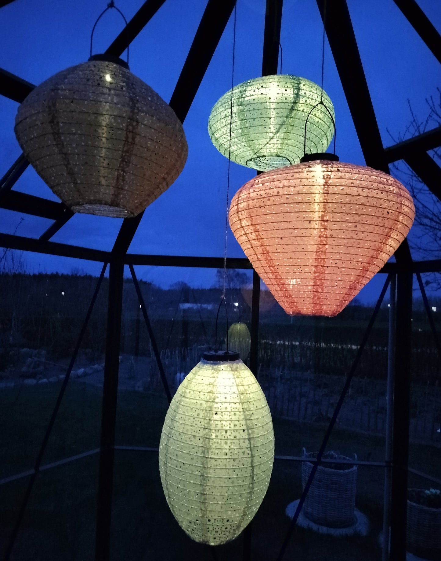 Solcelle lanterne aflang oval formet i lys grøn Ø 22 x H 32 cm