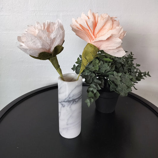 Lille skøn secondhand marmor vase  Ø 5,7 x H 15 cm.