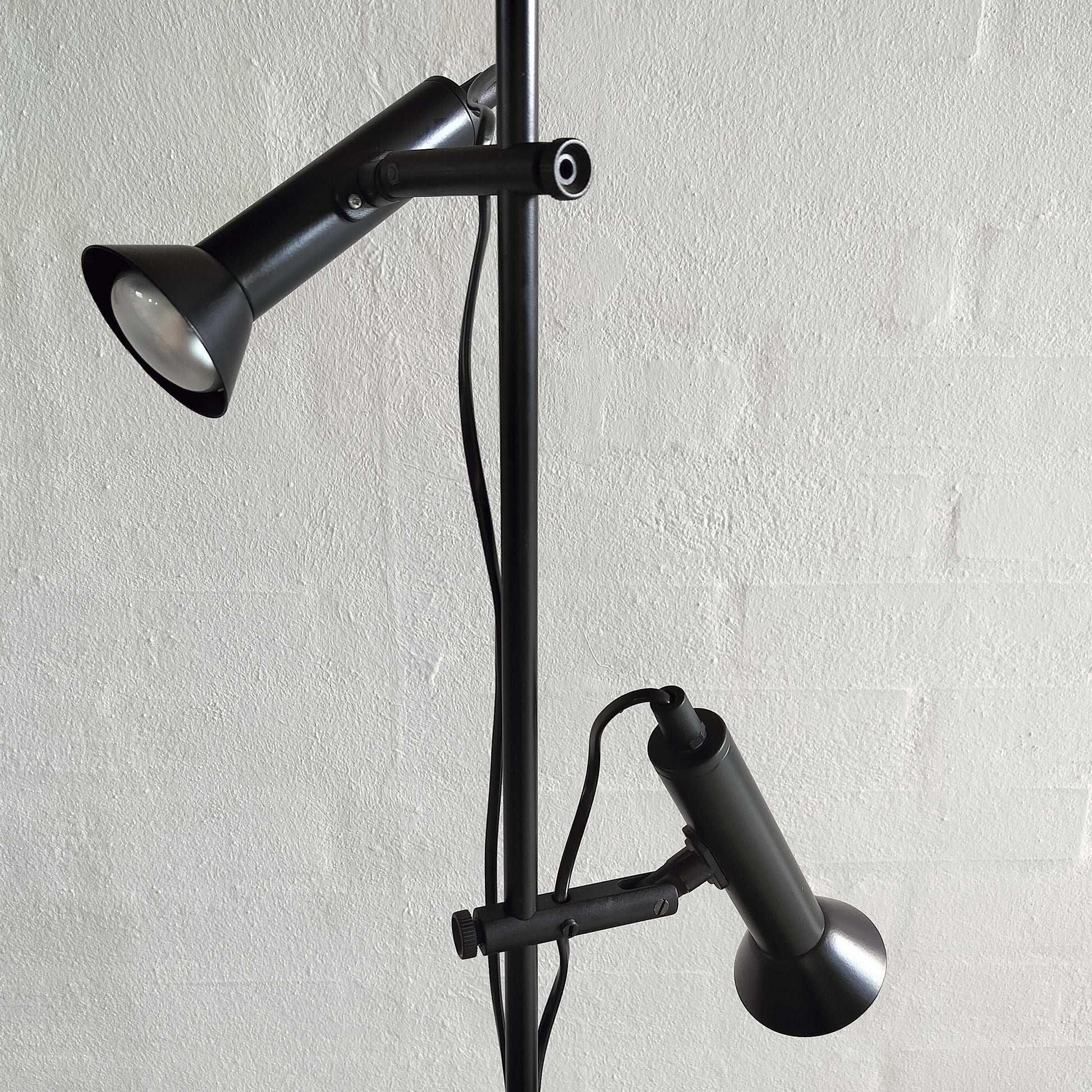 Secondhand - Standerlampe i sort, model RIO