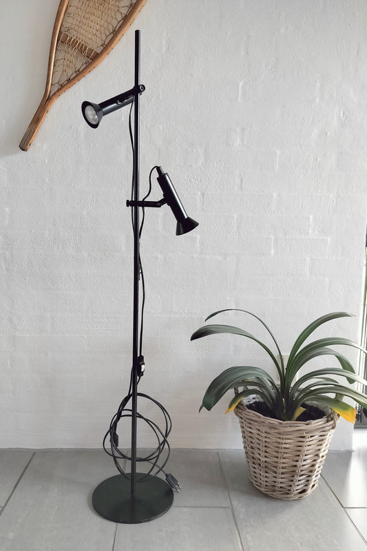 Secondhand - Standerlampe i sort, model RIO